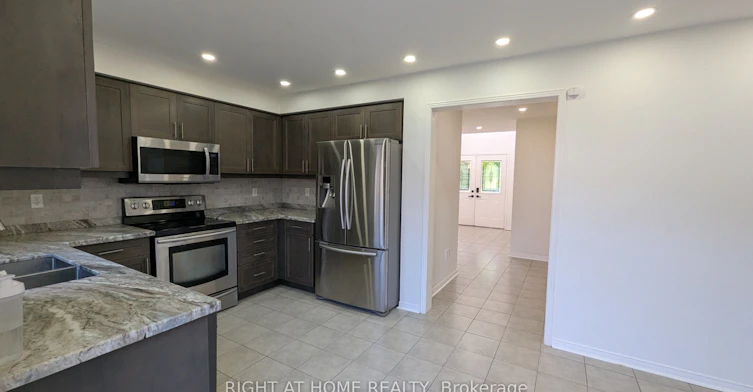 MAIN & UPPER-5 Faris Street, Bradford West Gwillimbury, ON, L3Z 0C6 - 14