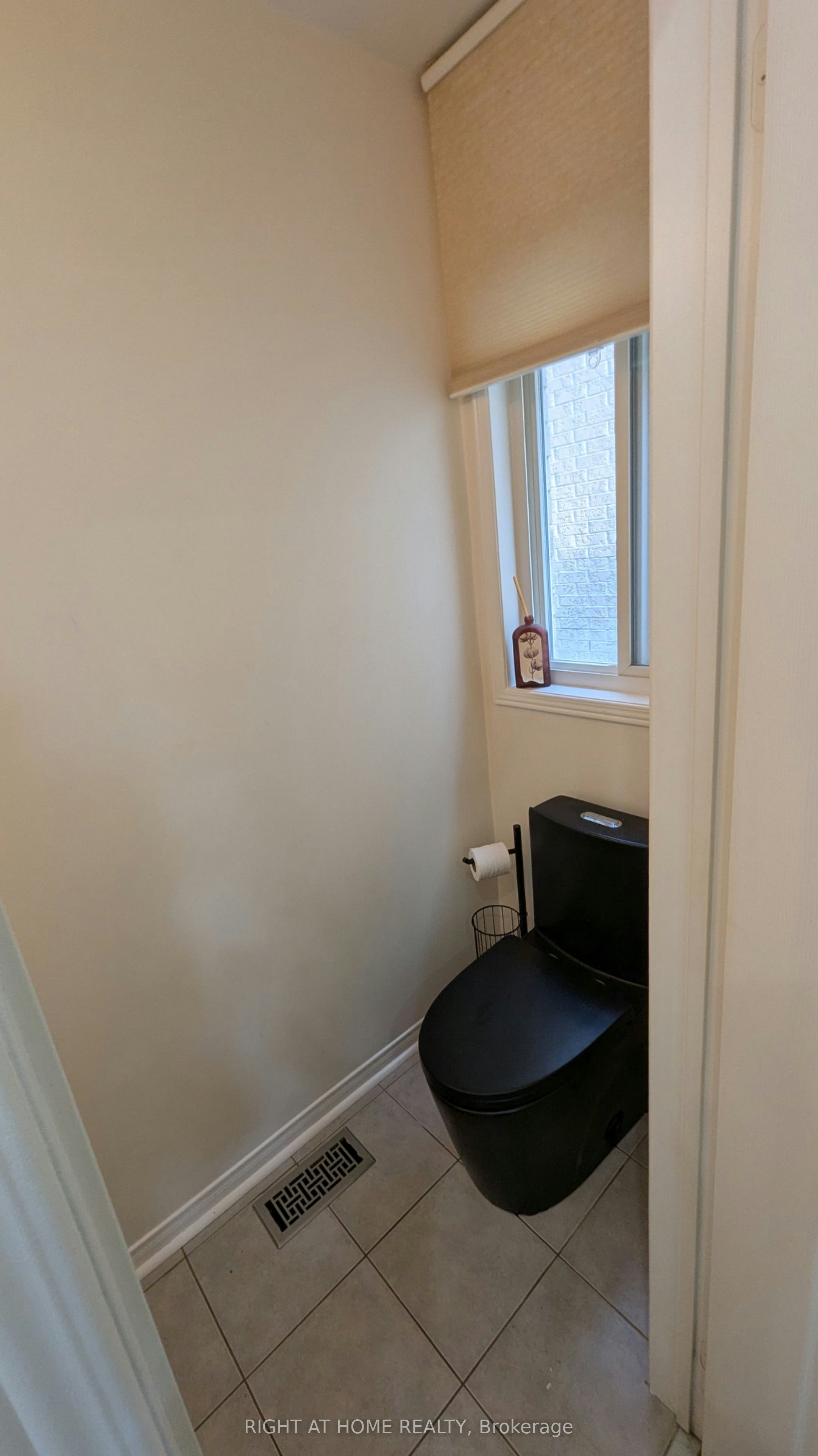 MAIN & UPPER-5 Faris Street, Bradford West Gwillimbury, ON, L3Z 0C6 - 23