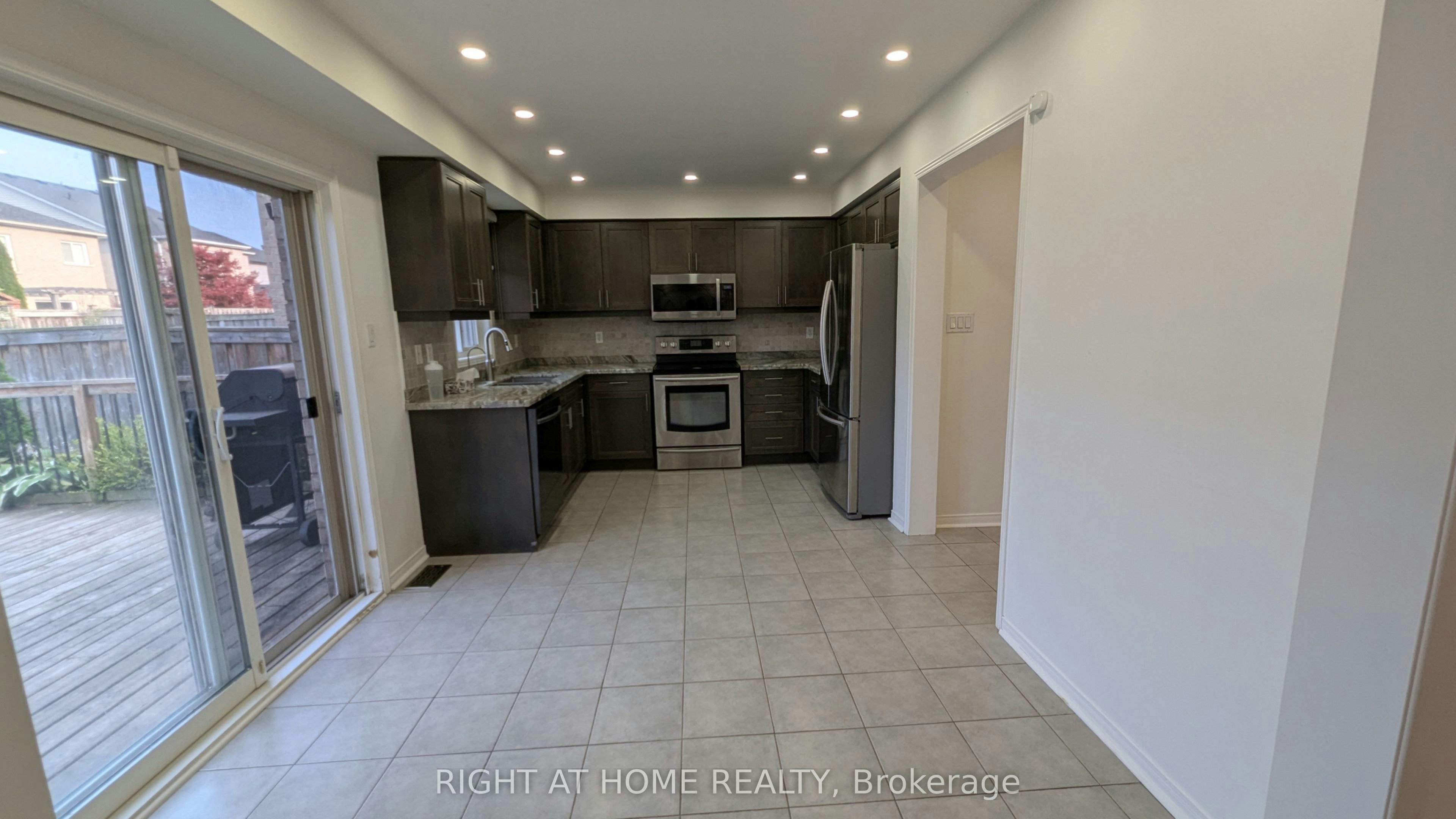 MAIN & UPPER-5 Faris Street, Bradford West Gwillimbury, ON, L3Z 0C6 - 13