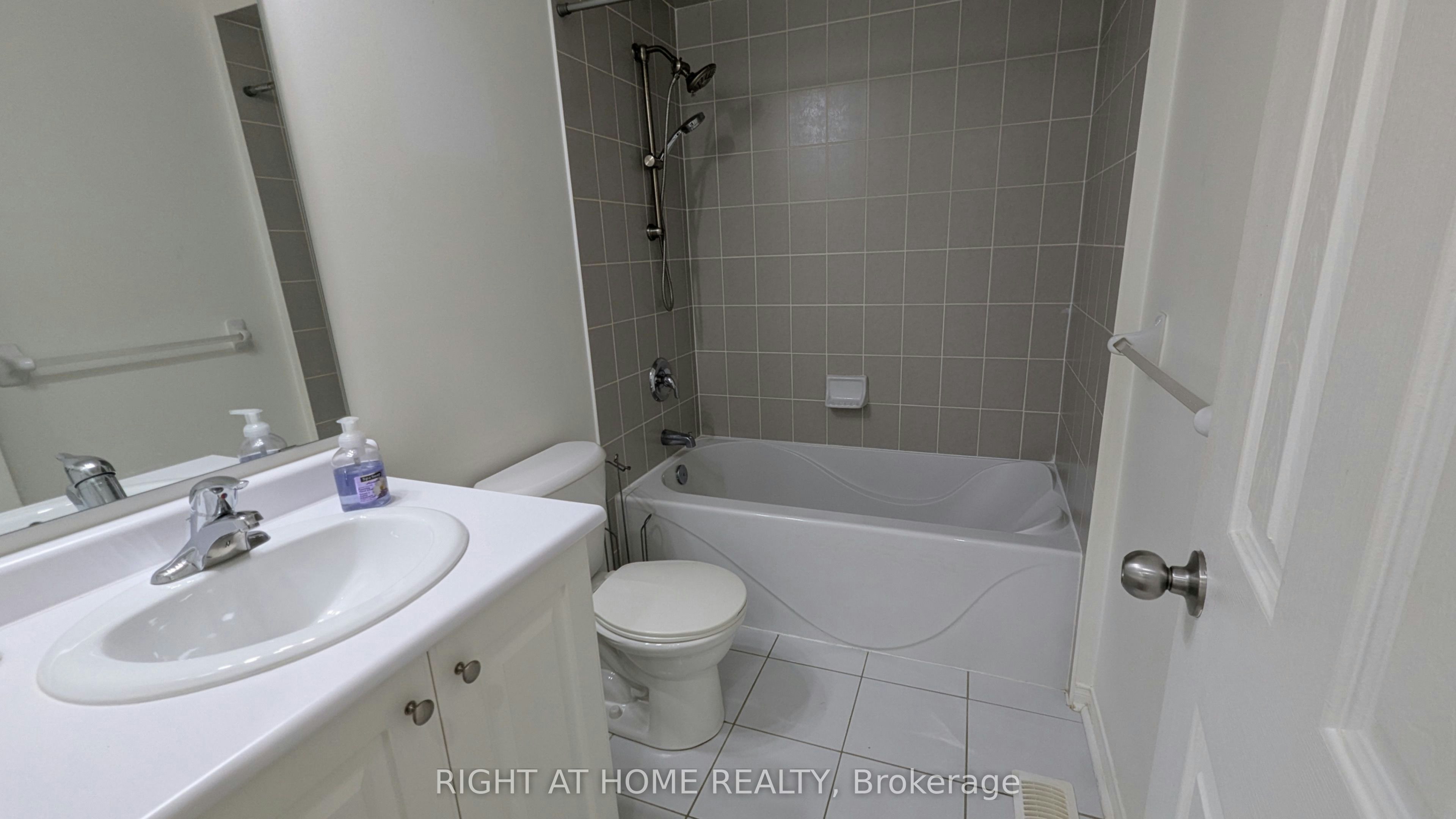 MAIN & UPPER-5 Faris Street, Bradford West Gwillimbury, ON, L3Z 0C6 - 29