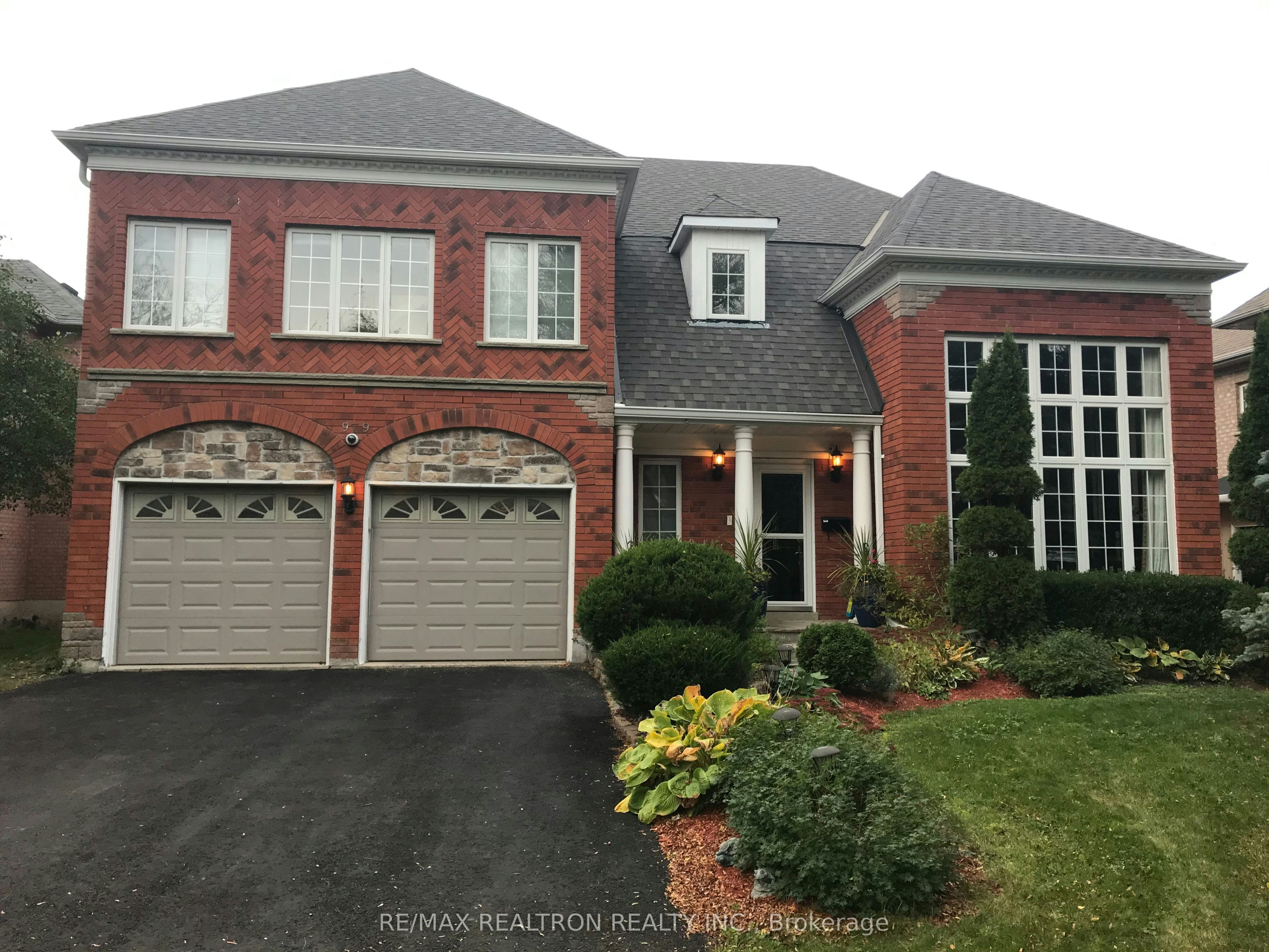 979 Creebridge Crescent, Newmarket, ON, L3X 1N9
