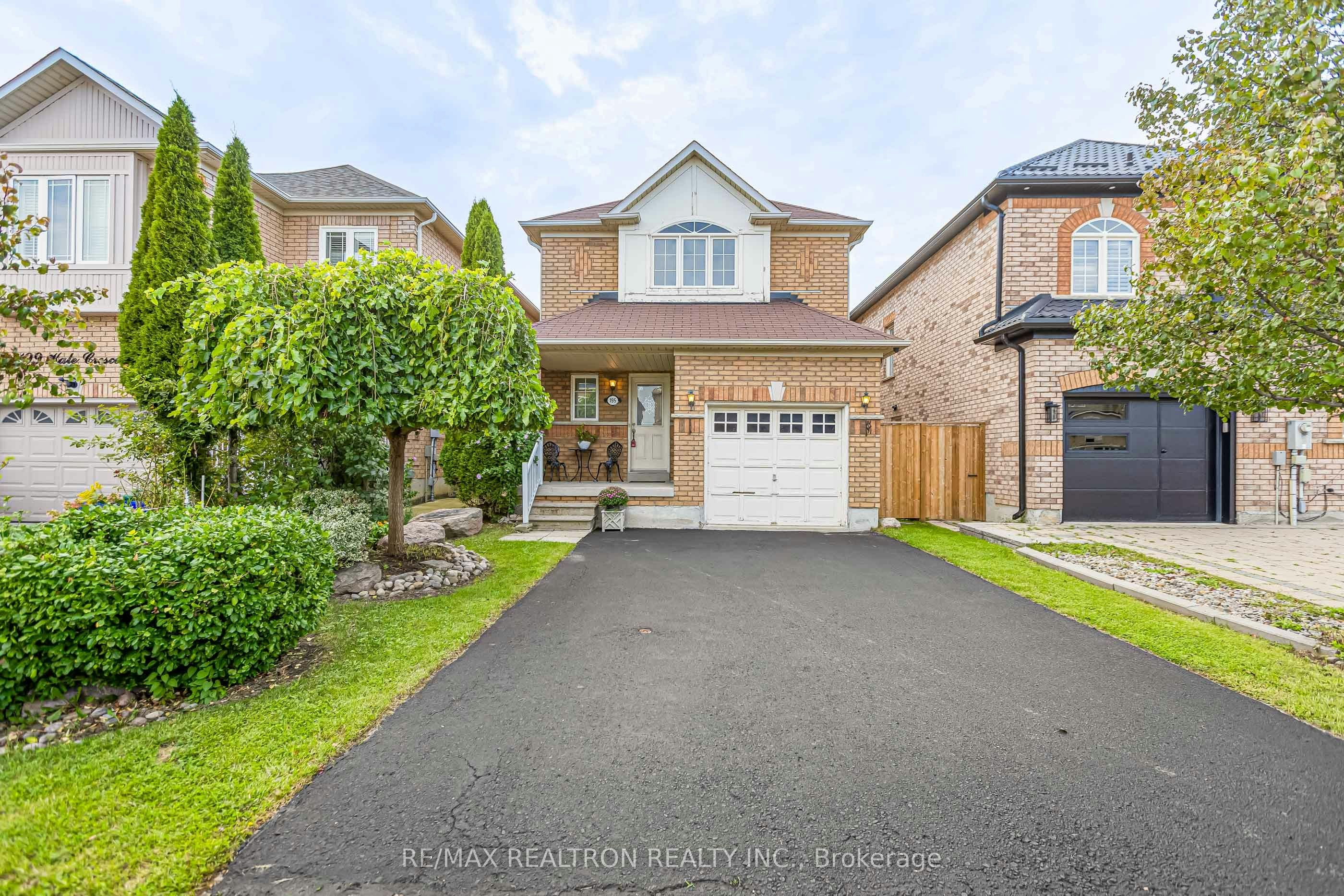 195 Kale Crescent, Vaughan, ON, L6A 3R2