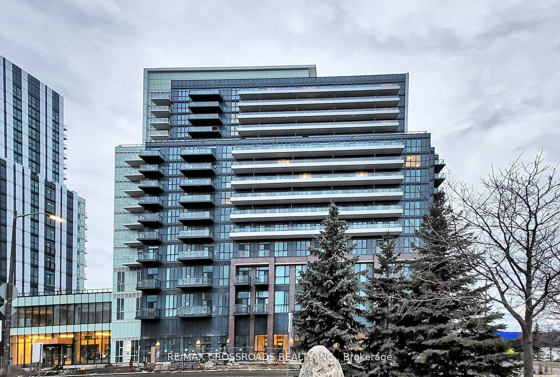 2117-38 Honeycrisp Crescent, Vaughan, ON, L4K 0M8