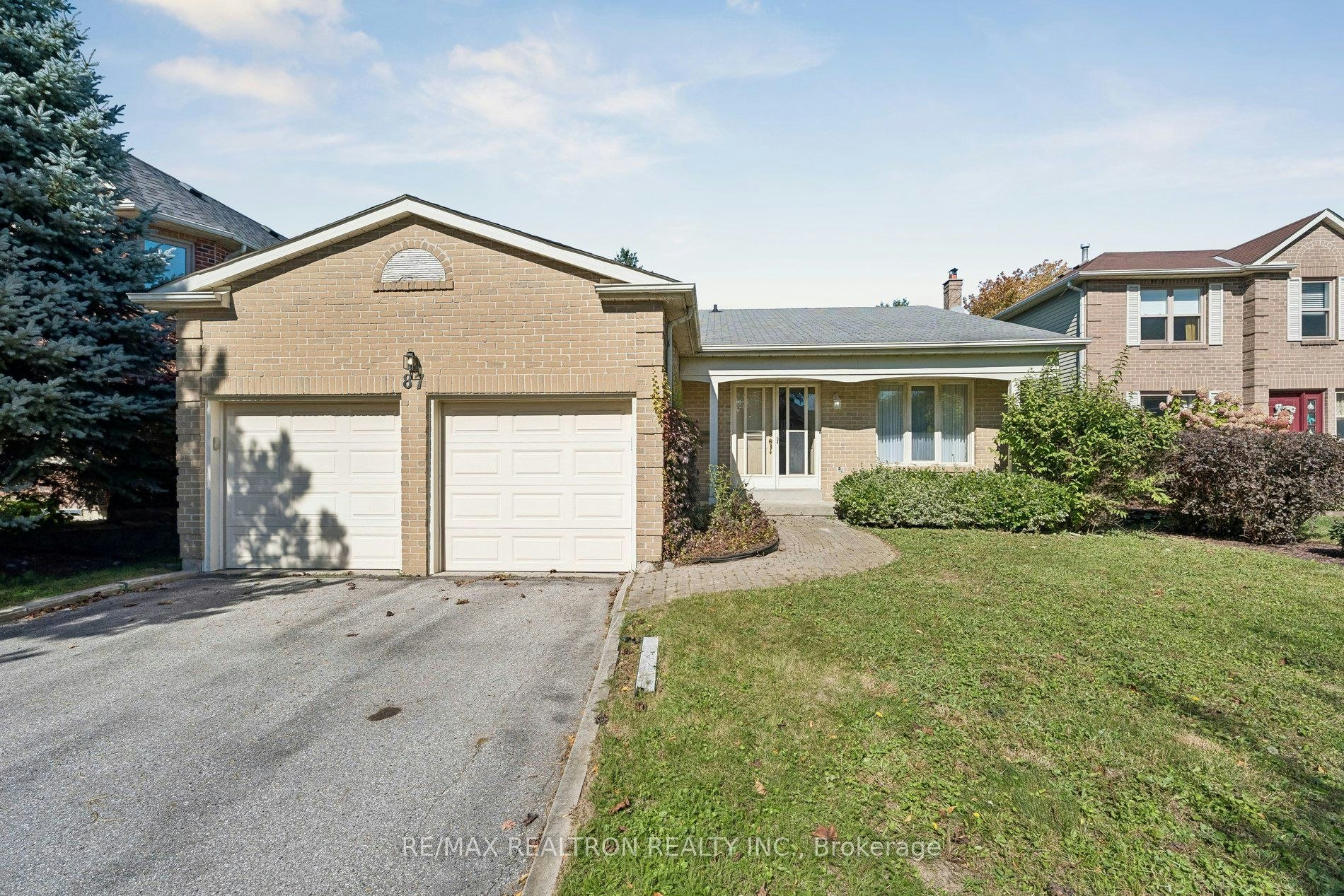 87 Peevers Crescent, Newmarket, ON, L3Y 7T2