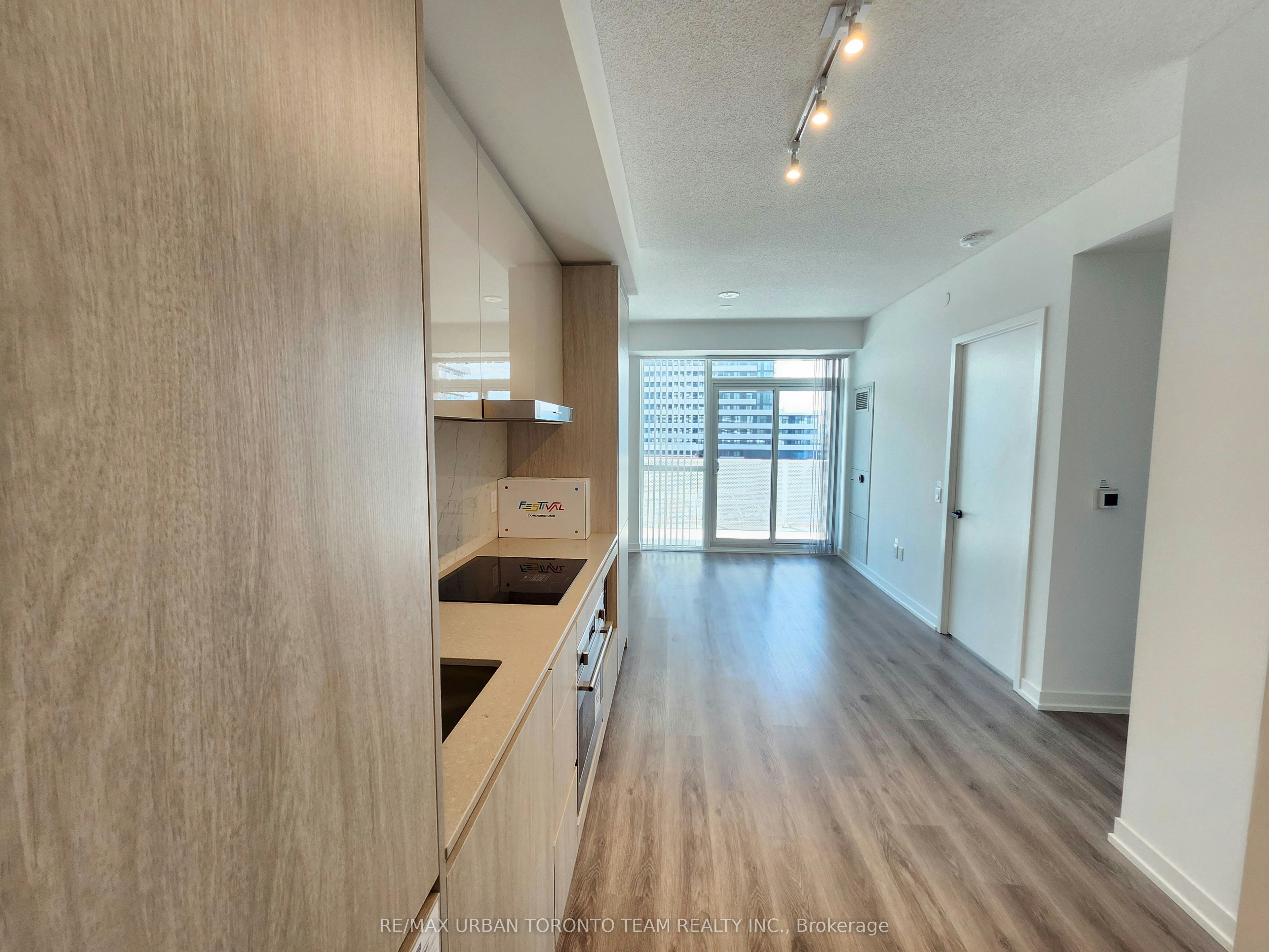 521-28 Interchange Way, Vaughan, ON, L4K 0P8 - 2