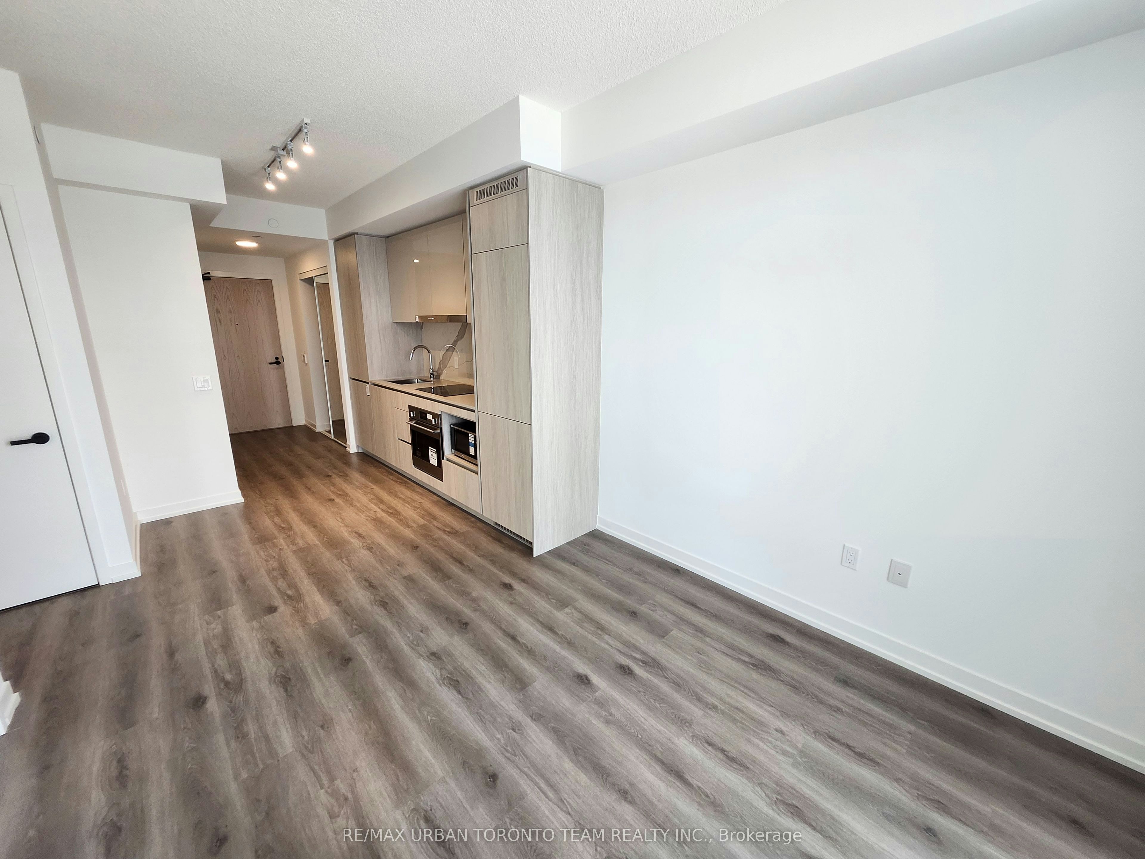 521-28 Interchange Way, Vaughan, ON, L4K 0P8 - 3
