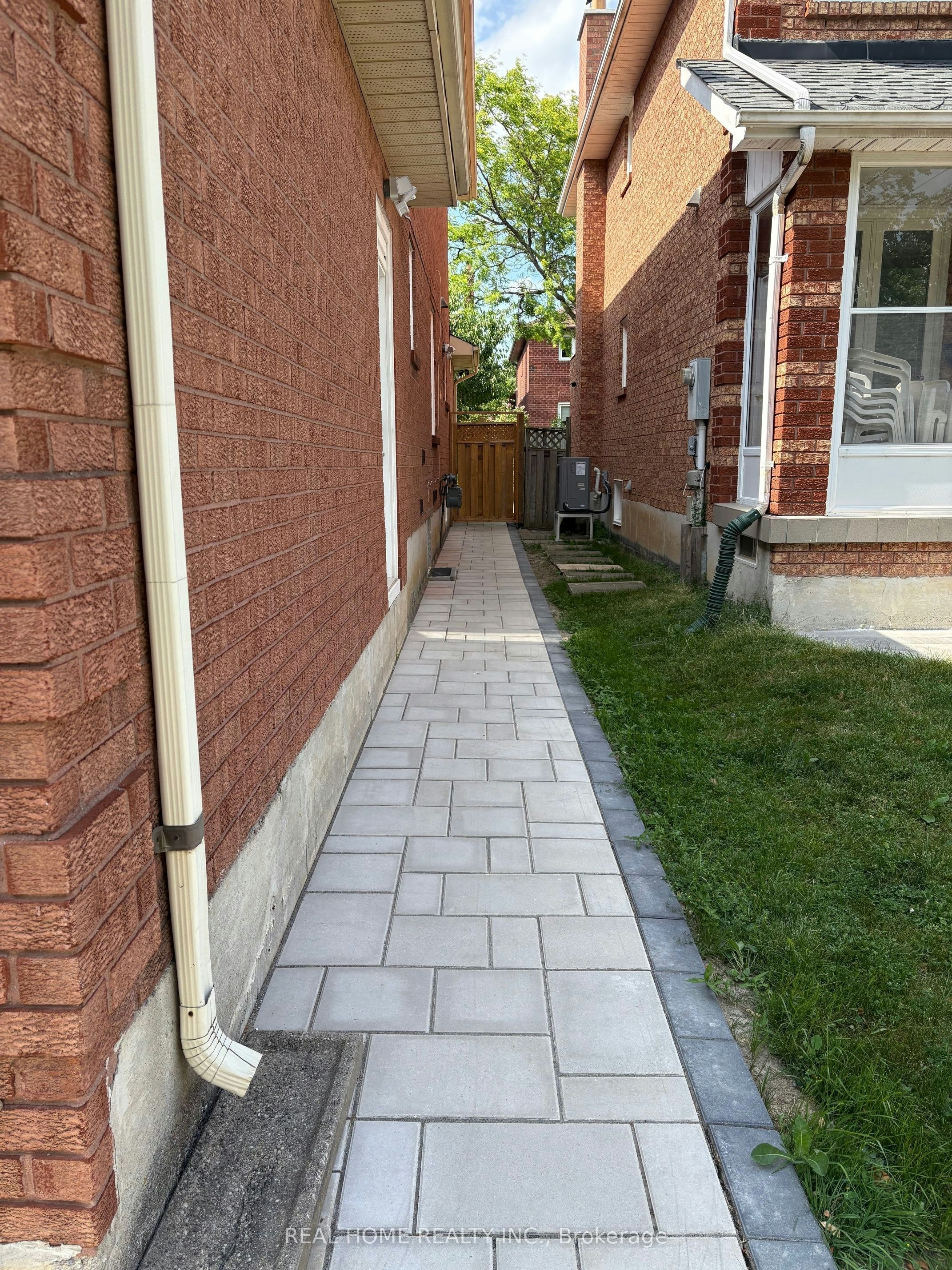 Lower Level-34 Lagani Avenue, Richmond Hill, ON, L4B 3E1 2