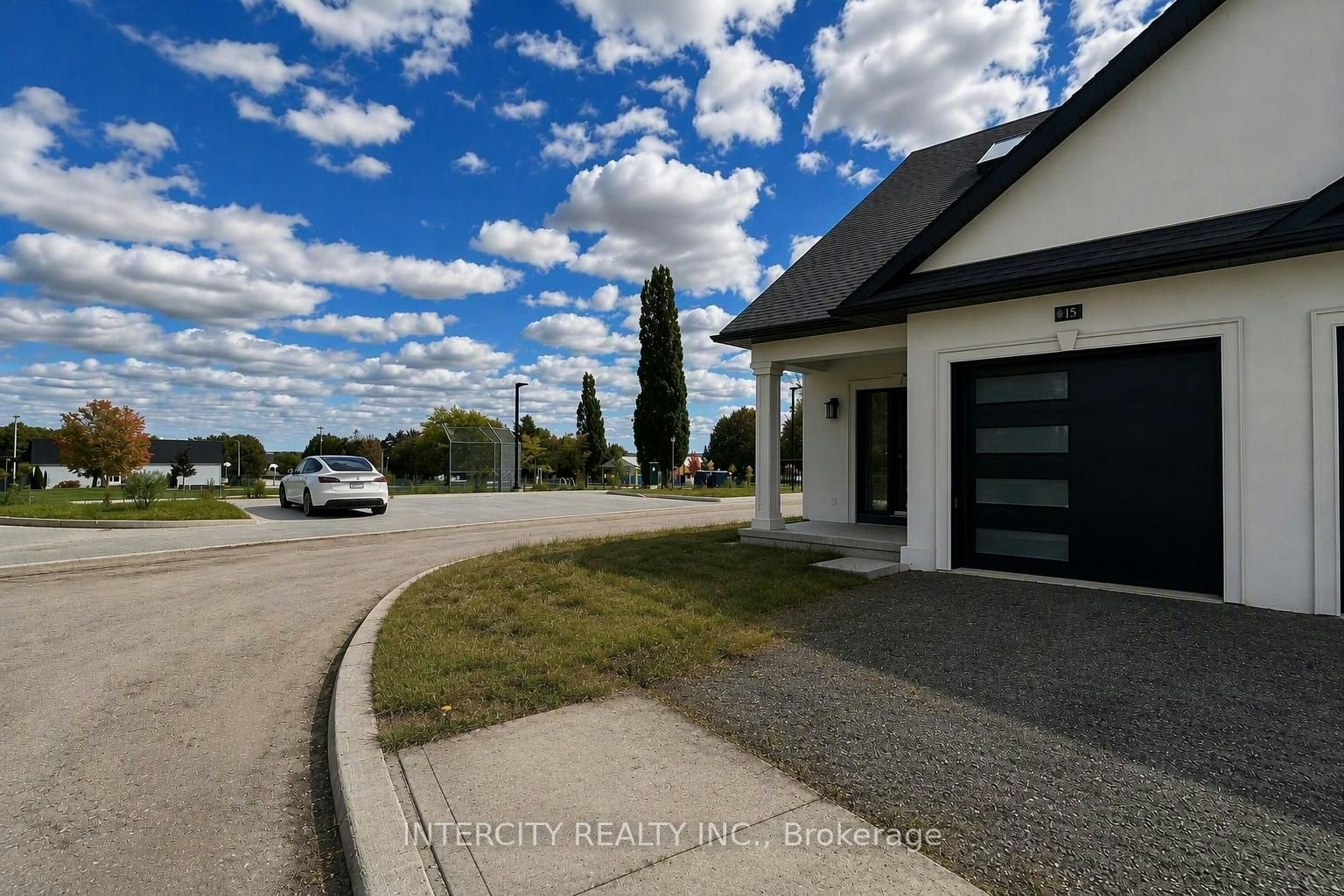 15-263 Barrie Street, Bradford West Gwillimbury, ON, L3Z 4M8 - 2