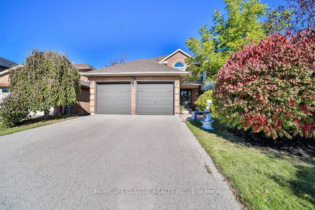 427 Crossland Gate, Newmarket, ON, L3X 1B9
