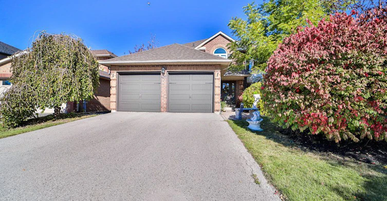 427 Crossland Gate, Newmarket, ON, L3X 1B9