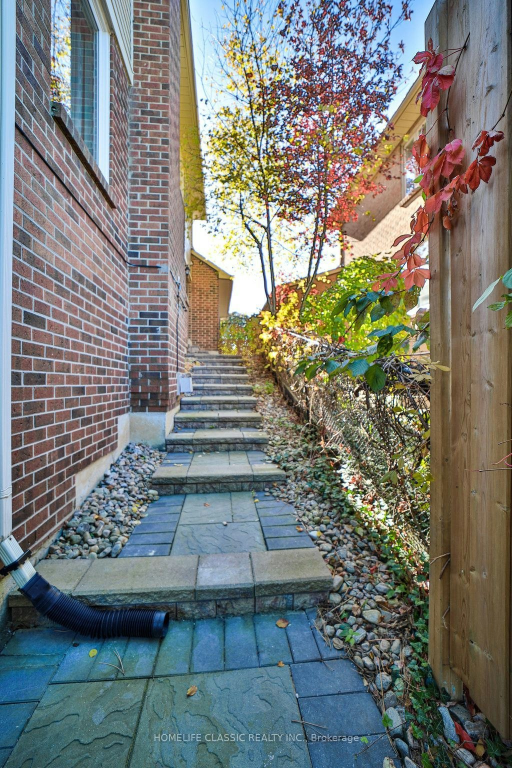 427 Crossland Gate, Newmarket, ON, L3X 1B9 - 3