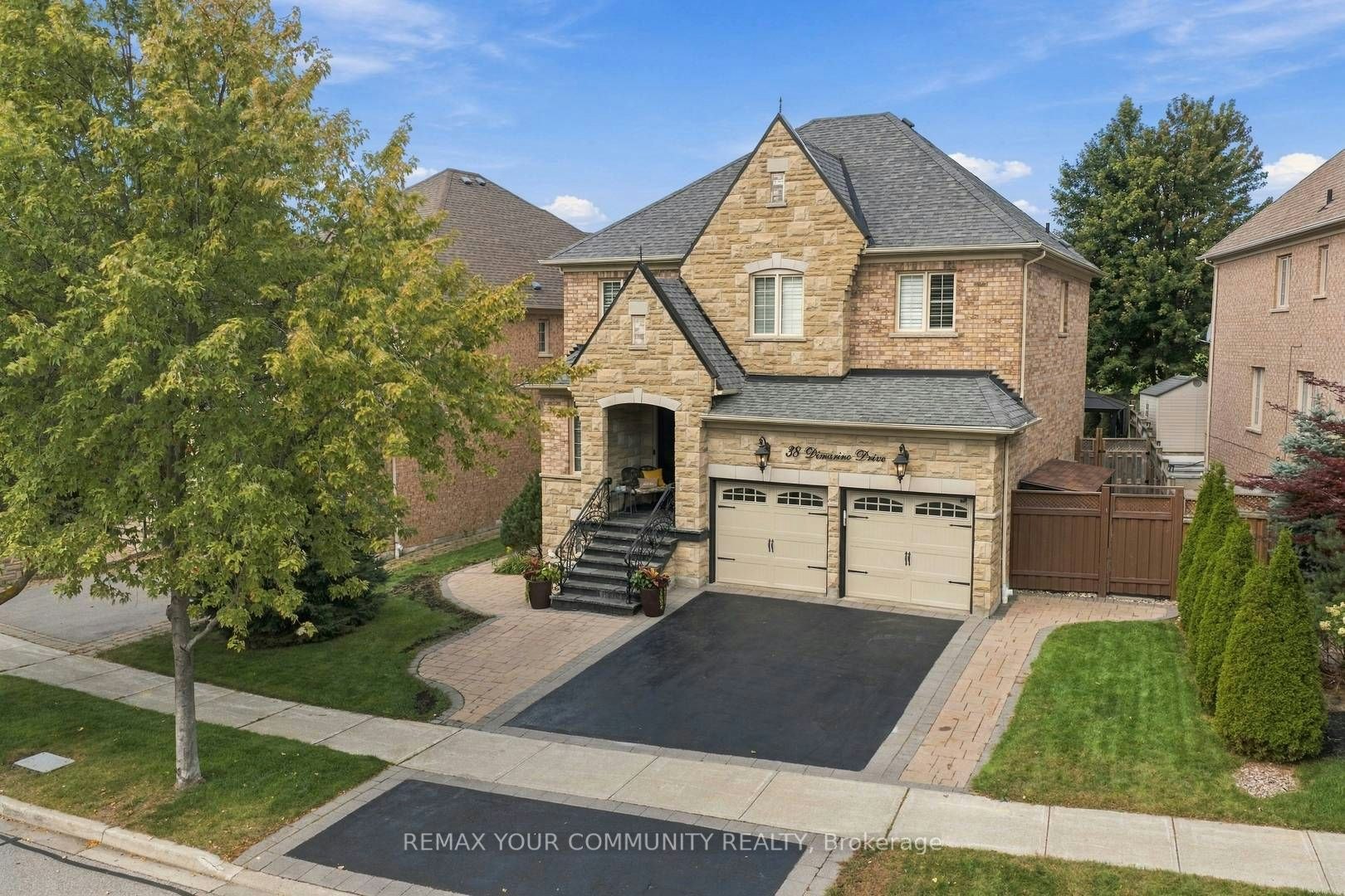 38 Dimarino Drive, Vaughan, ON, L6A 0E8