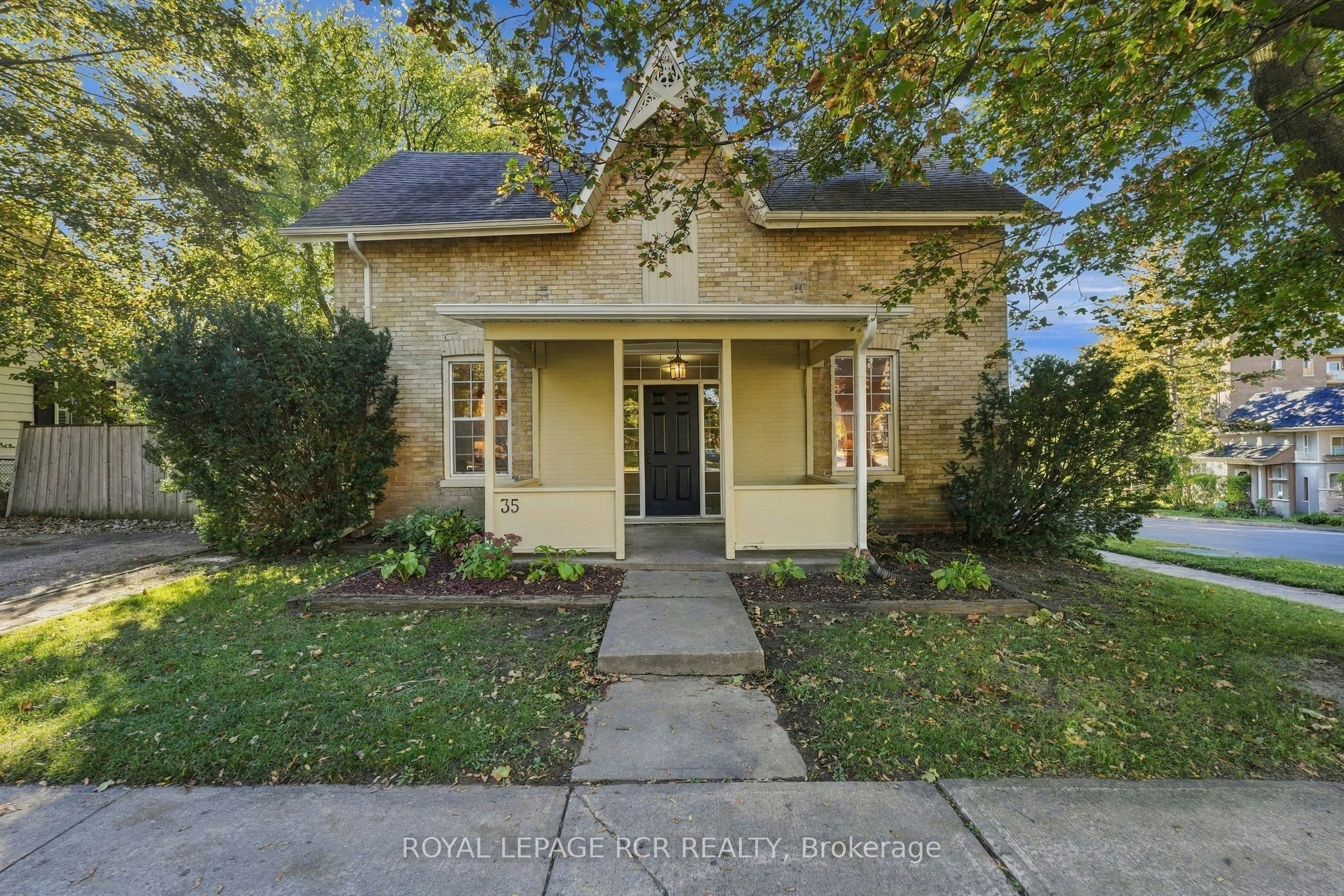35 Metcalfe Street, Aurora, ON, L4G 1E5