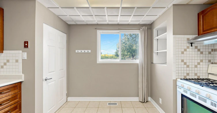 MAIN-65 Walter Avenue, Newmarket, ON, L3Y 2T4 - 11