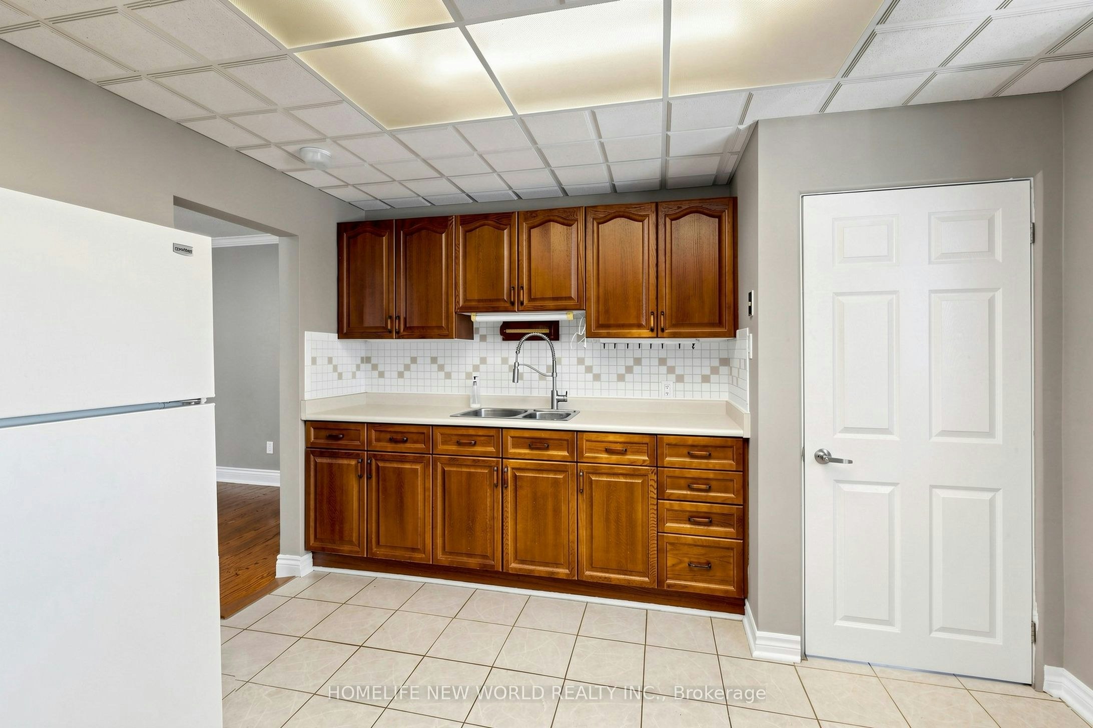 MAIN-65 Walter Avenue, Newmarket, ON, L3Y 2T4 - 10