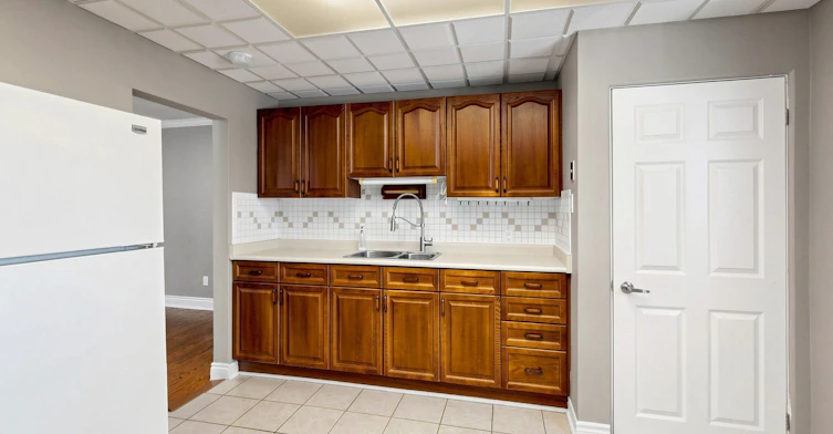 MAIN-65 Walter Avenue, Newmarket, ON, L3Y 2T4 - 10