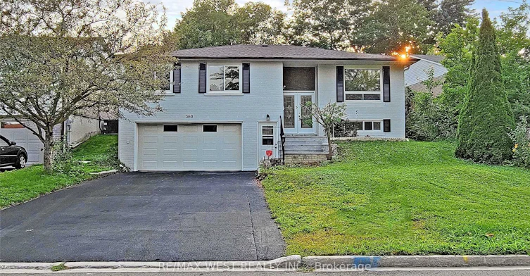 Lower-360 Dixon Boulevard, Newmarket, ON, L3Y 5C4