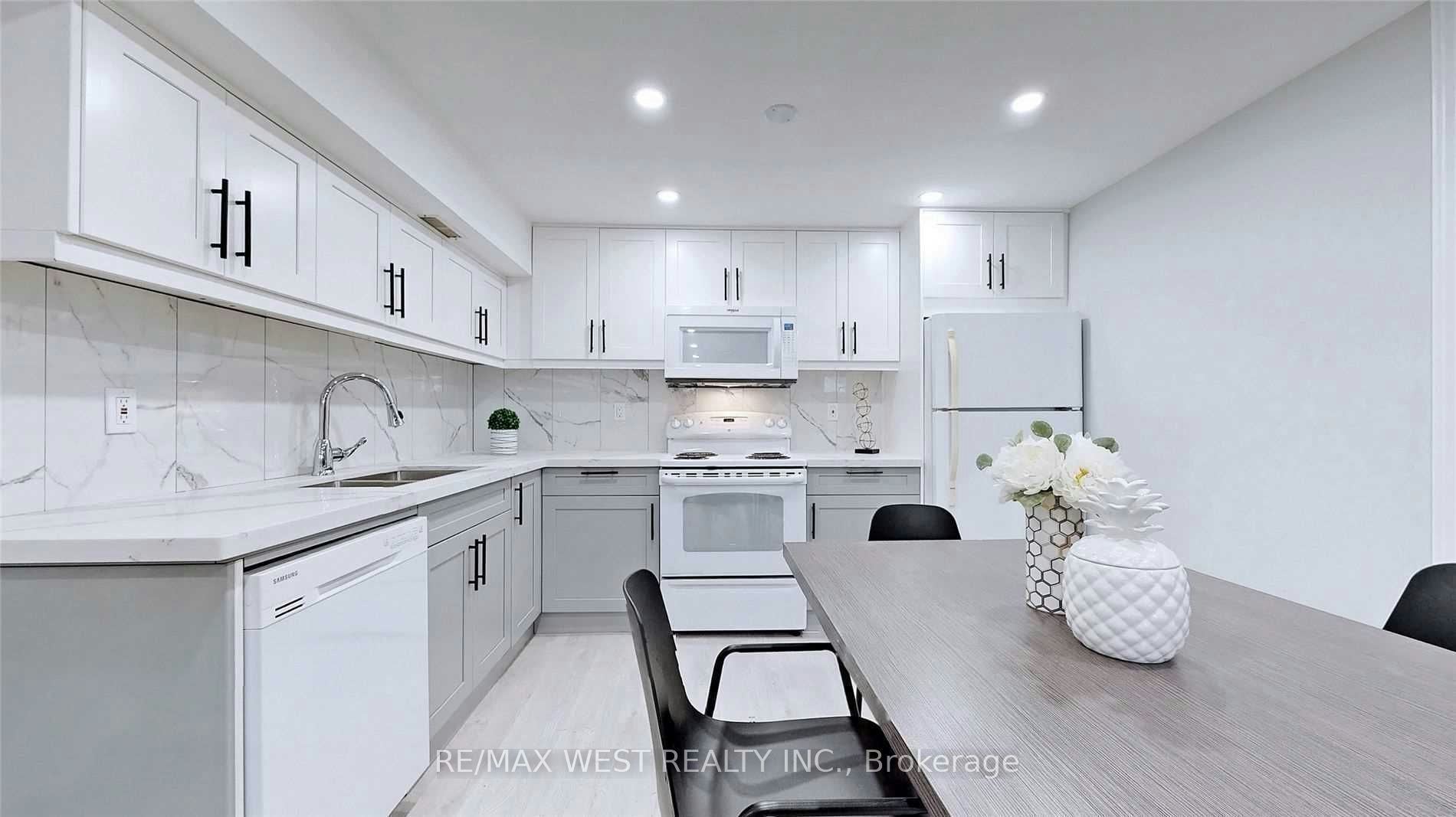 Lower-360 Dixon Boulevard, Newmarket, ON, L3Y 5C4 - 8