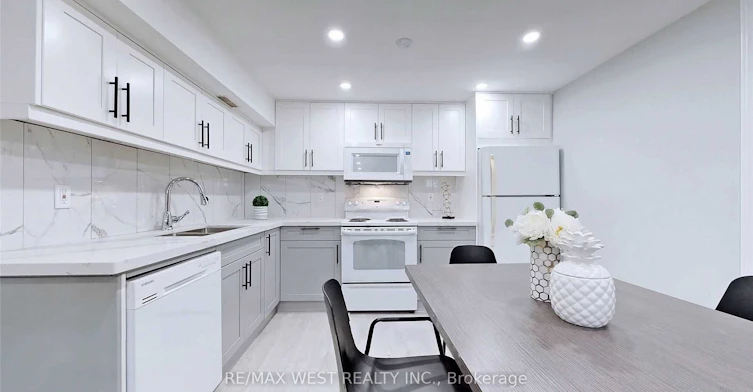 Lower-360 Dixon Boulevard, Newmarket, ON, L3Y 5C4 - 8