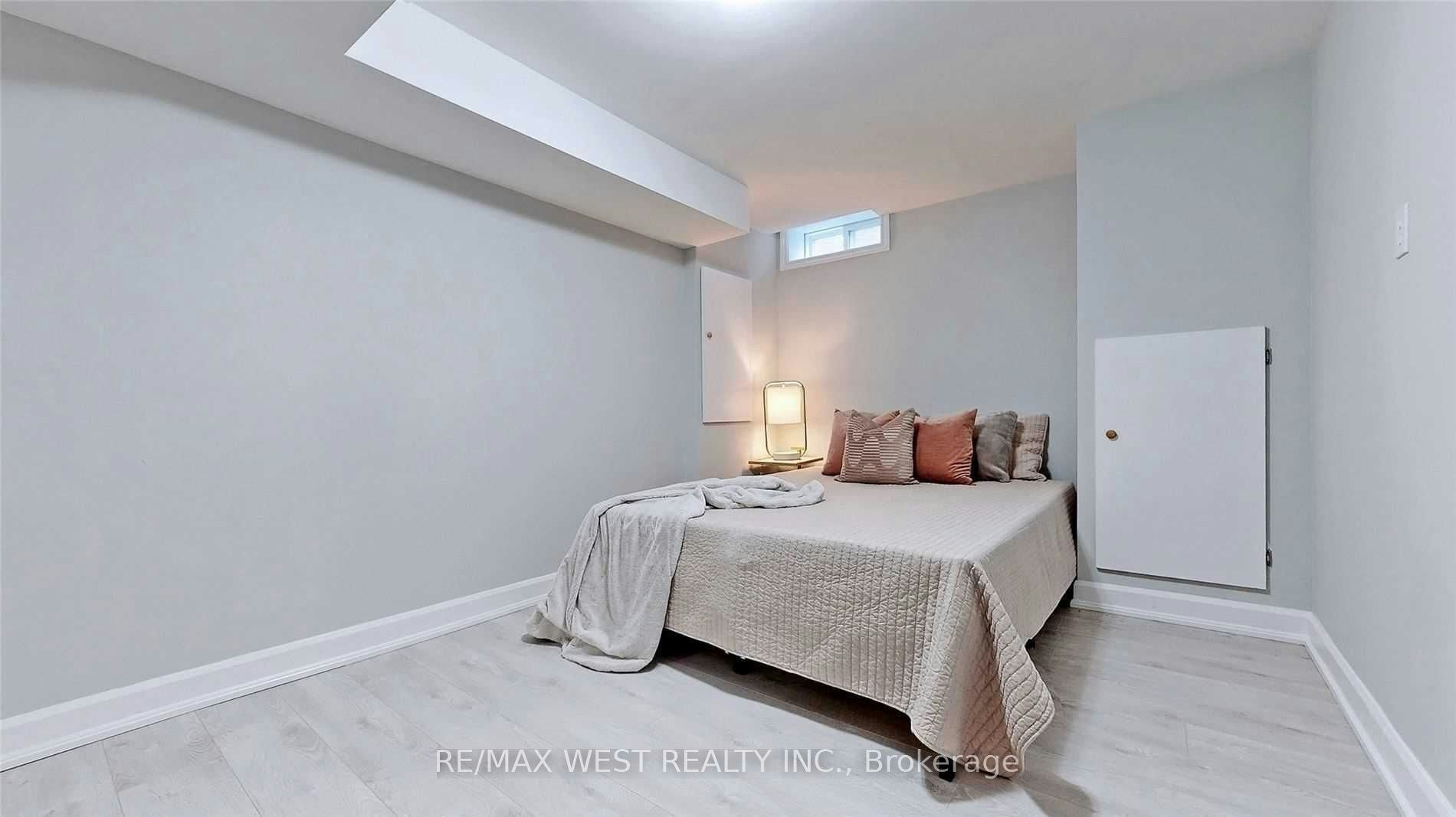 Lower-360 Dixon Boulevard, Newmarket, ON, L3Y 5C4 - 11
