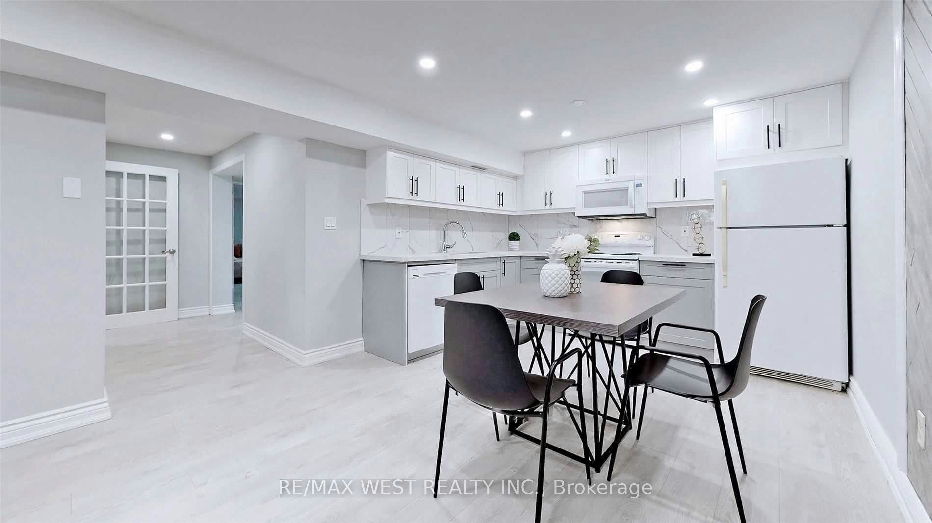 Lower-360 Dixon Boulevard, Newmarket, ON, L3Y 5C4 - 9