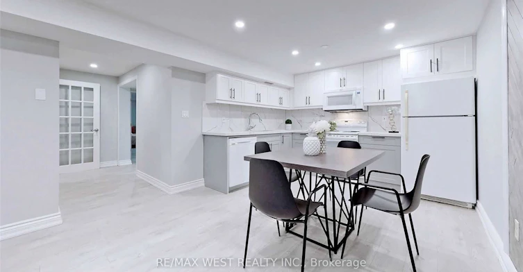 Lower-360 Dixon Boulevard, Newmarket, ON, L3Y 5C4 - 9