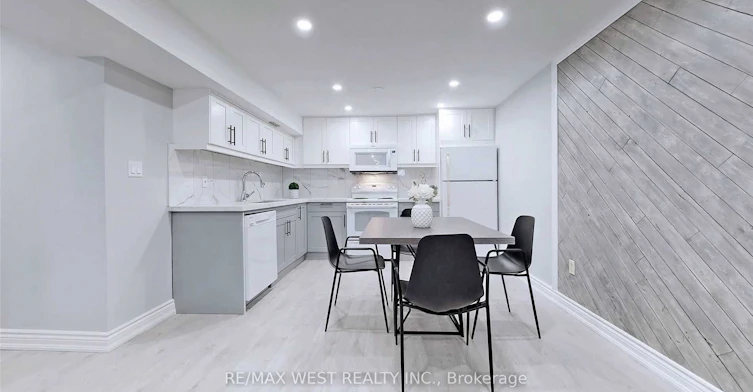 Lower-360 Dixon Boulevard, Newmarket, ON, L3Y 5C4 - 6