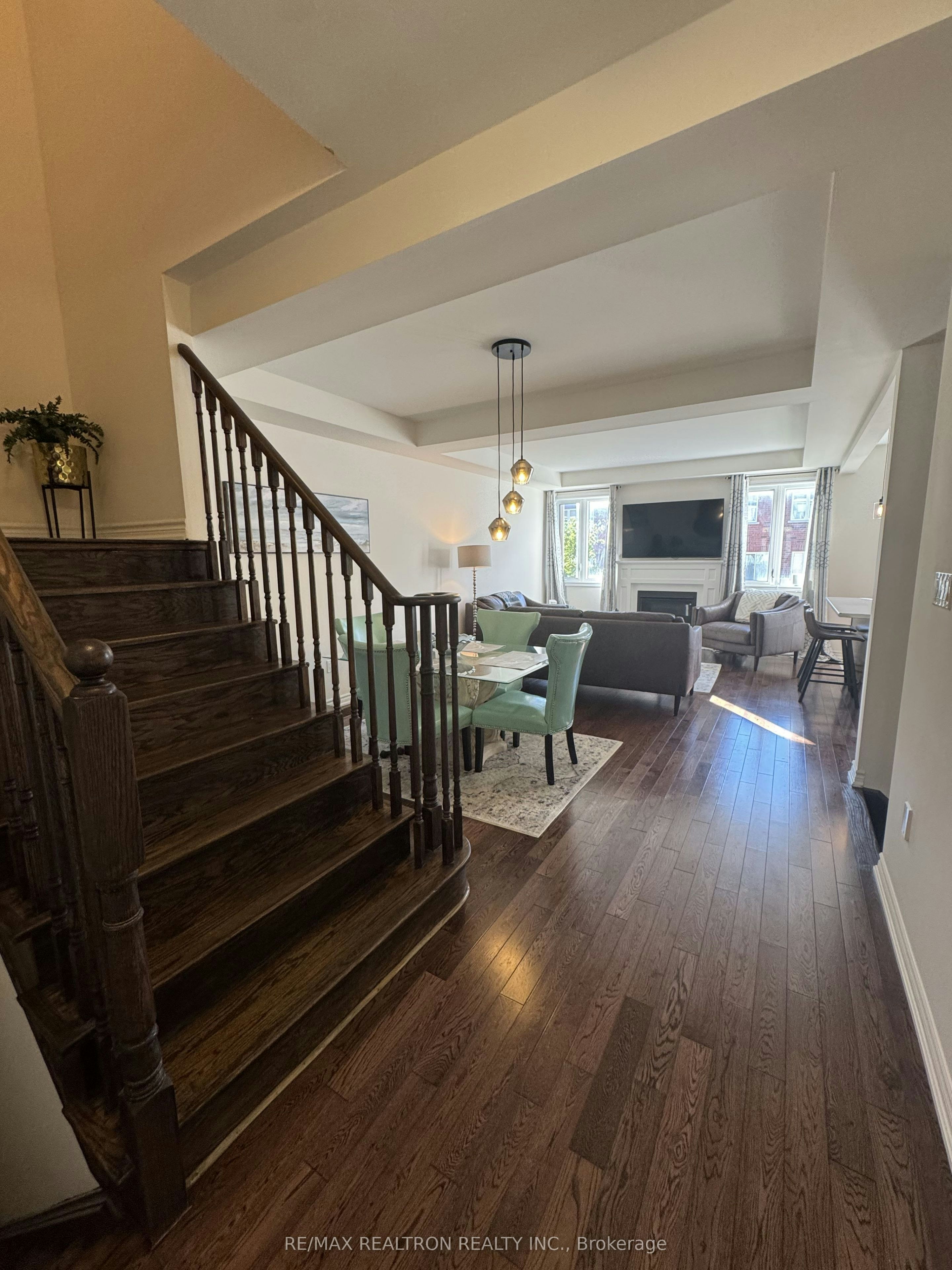 49 Mondial Crescent, East Gwillimbury, ON, L9N 0S2 - 3