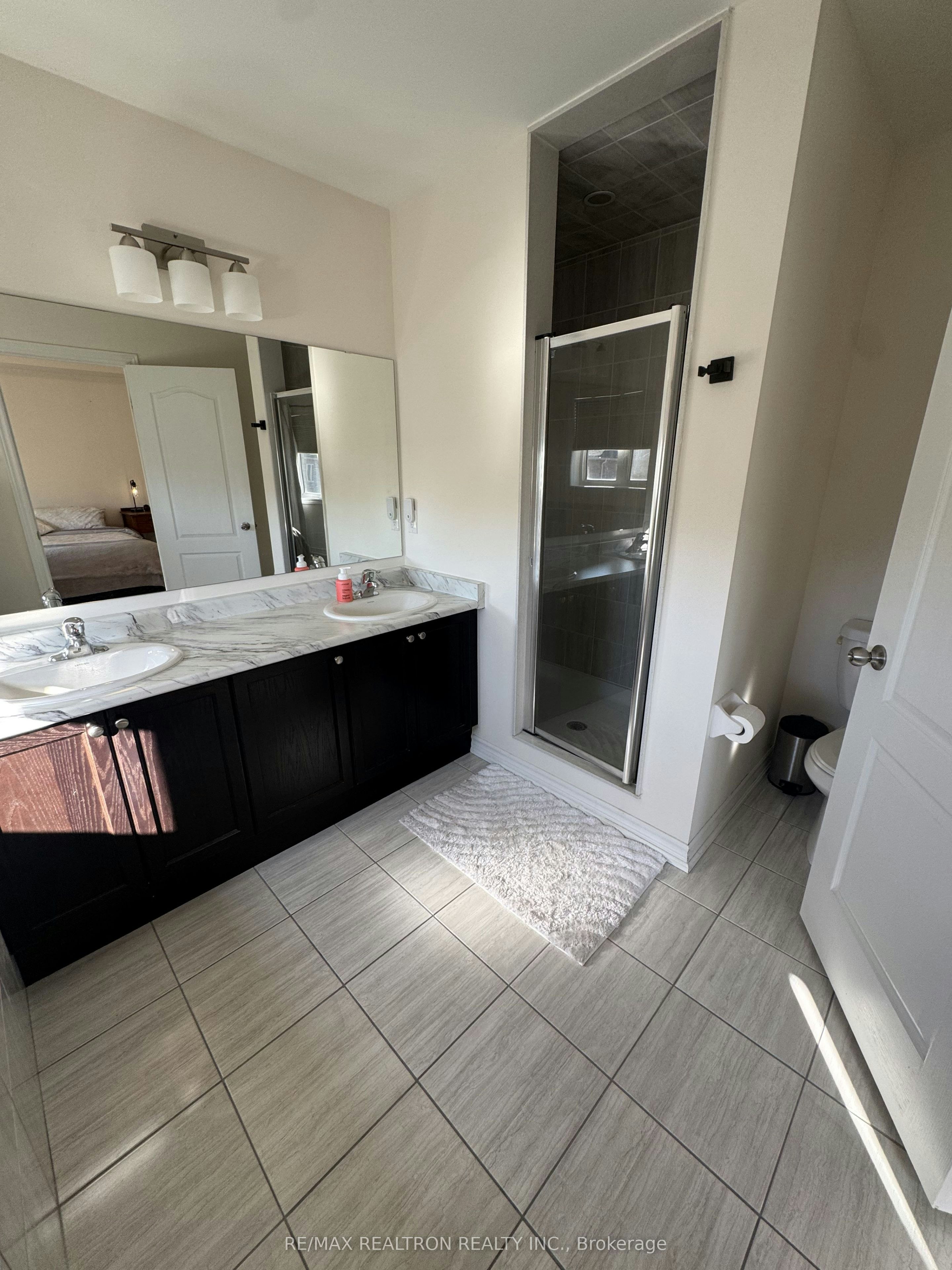 49 Mondial Crescent, East Gwillimbury, ON, L9N 0S2 - 17