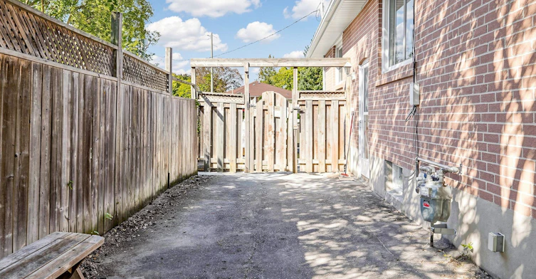 BSMT-65 Walter Avenue, Newmarket, ON, L3Y 2T4 - 17