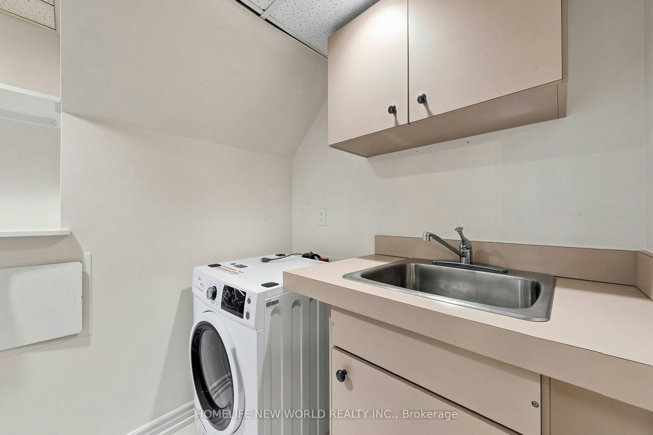 BSMT-65 Walter Avenue, Newmarket, ON, L3Y 2T4 - 14