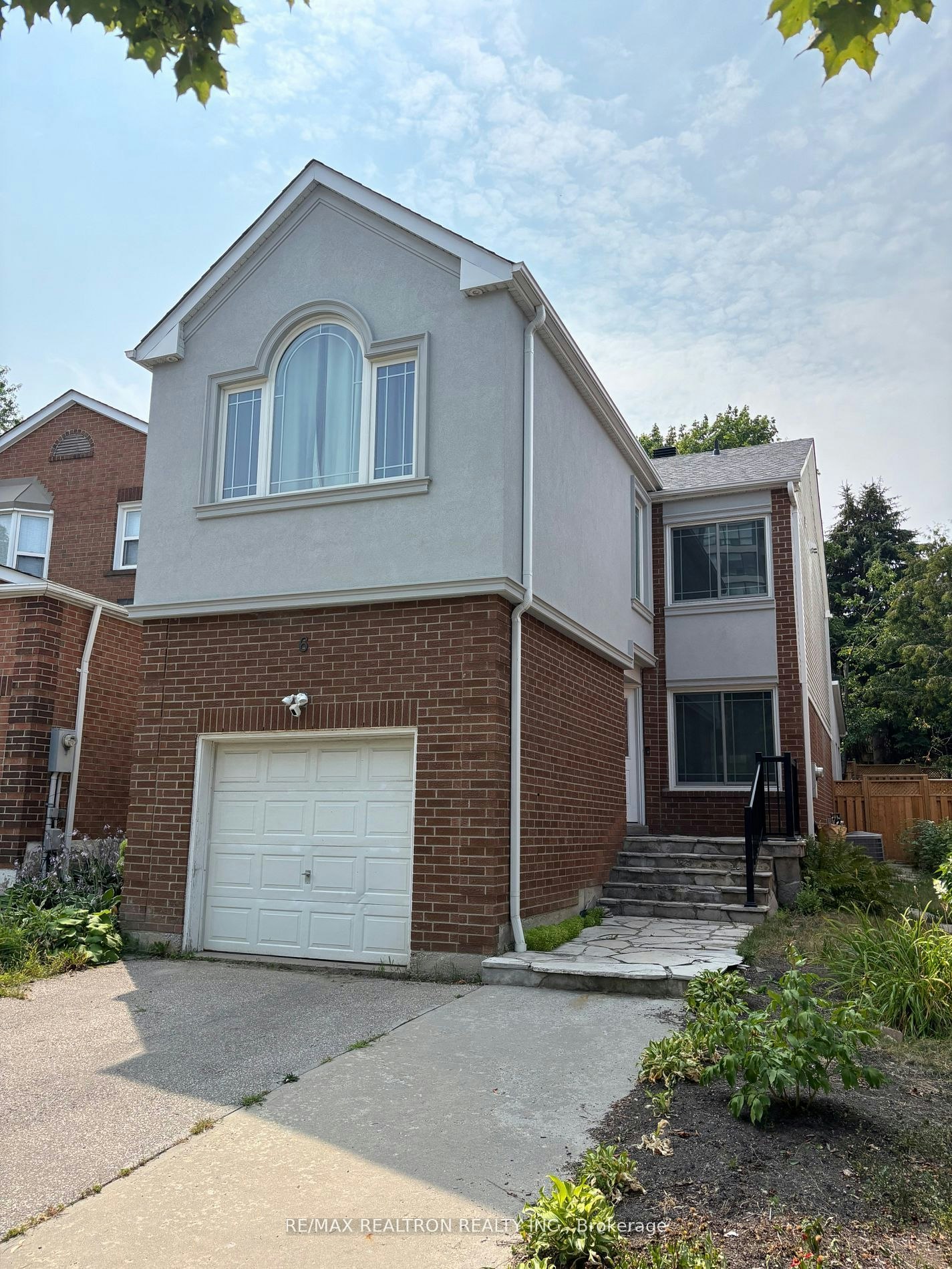 6 Joanna Crescent, Vaughan, ON, L4J 5E7 2