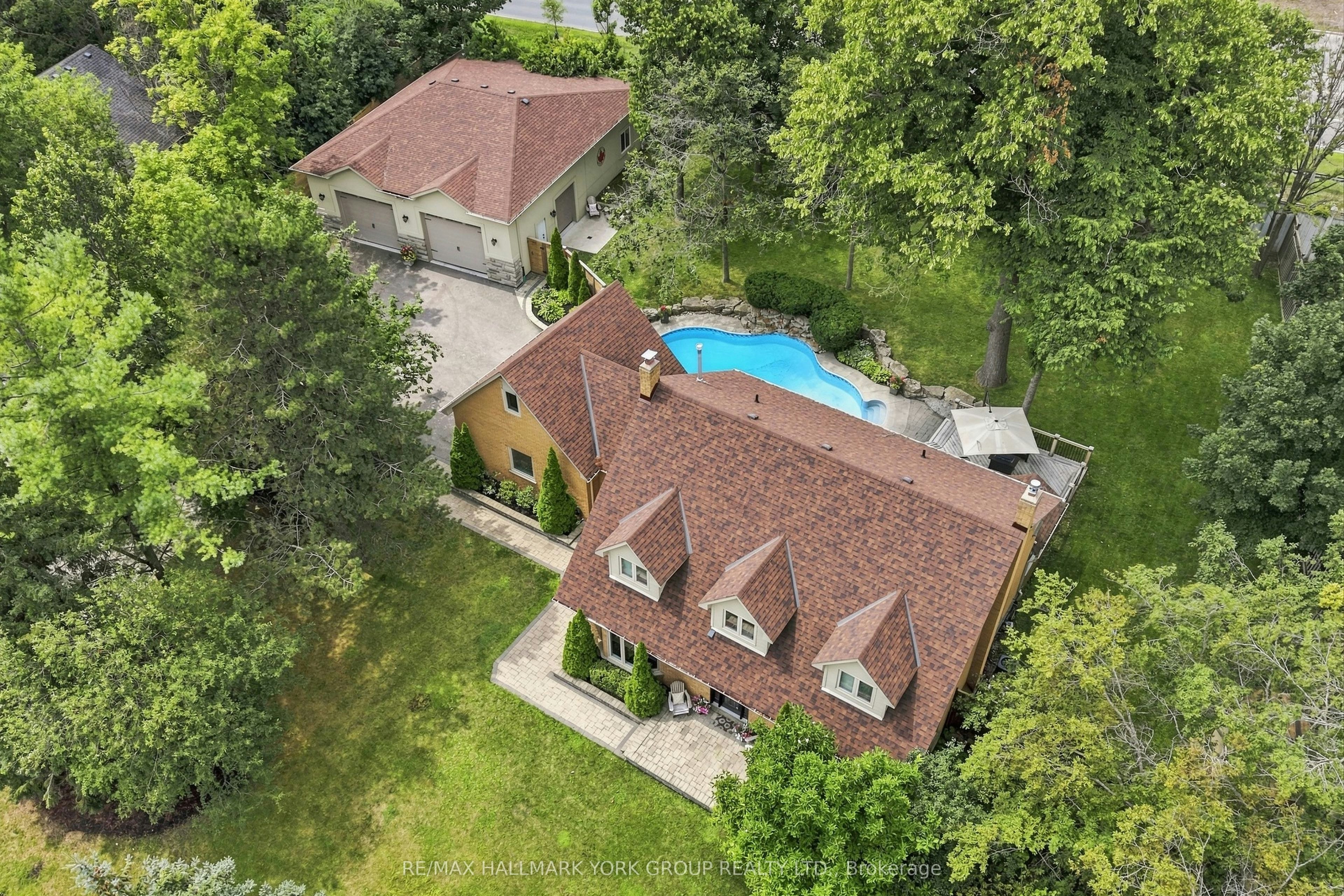 111 Whispering Pine Trail, Aurora, ON, L4G 4X8