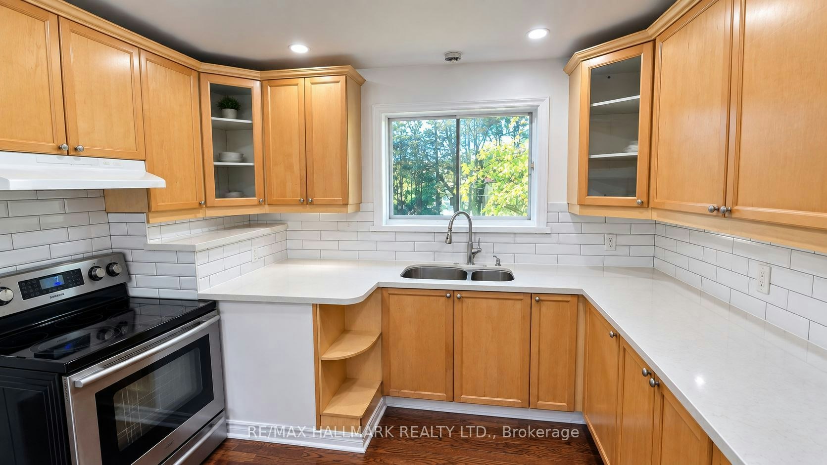 46 Collins Crescent, Aurora, ON, L4G 2W2 - 4
