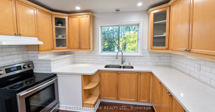 46 Collins Crescent, Aurora, ON, L4G 2W2 - 4