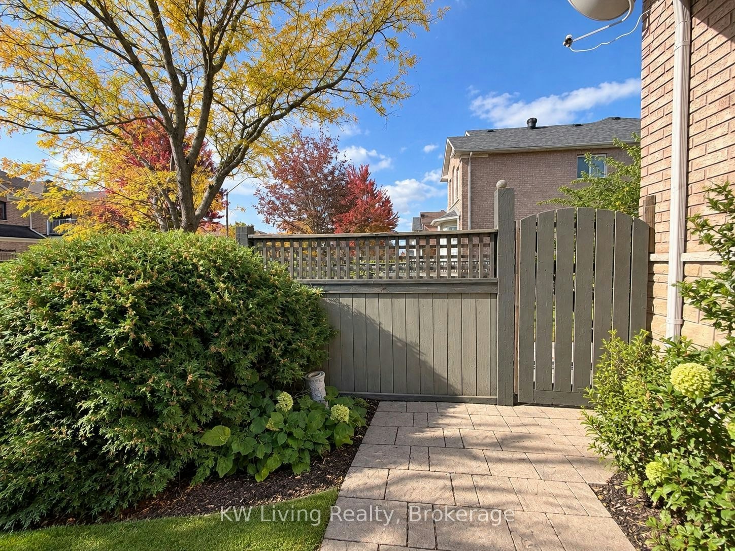26 Gardenia Crescent, Markham, ON, L6C 2K7 - 2
