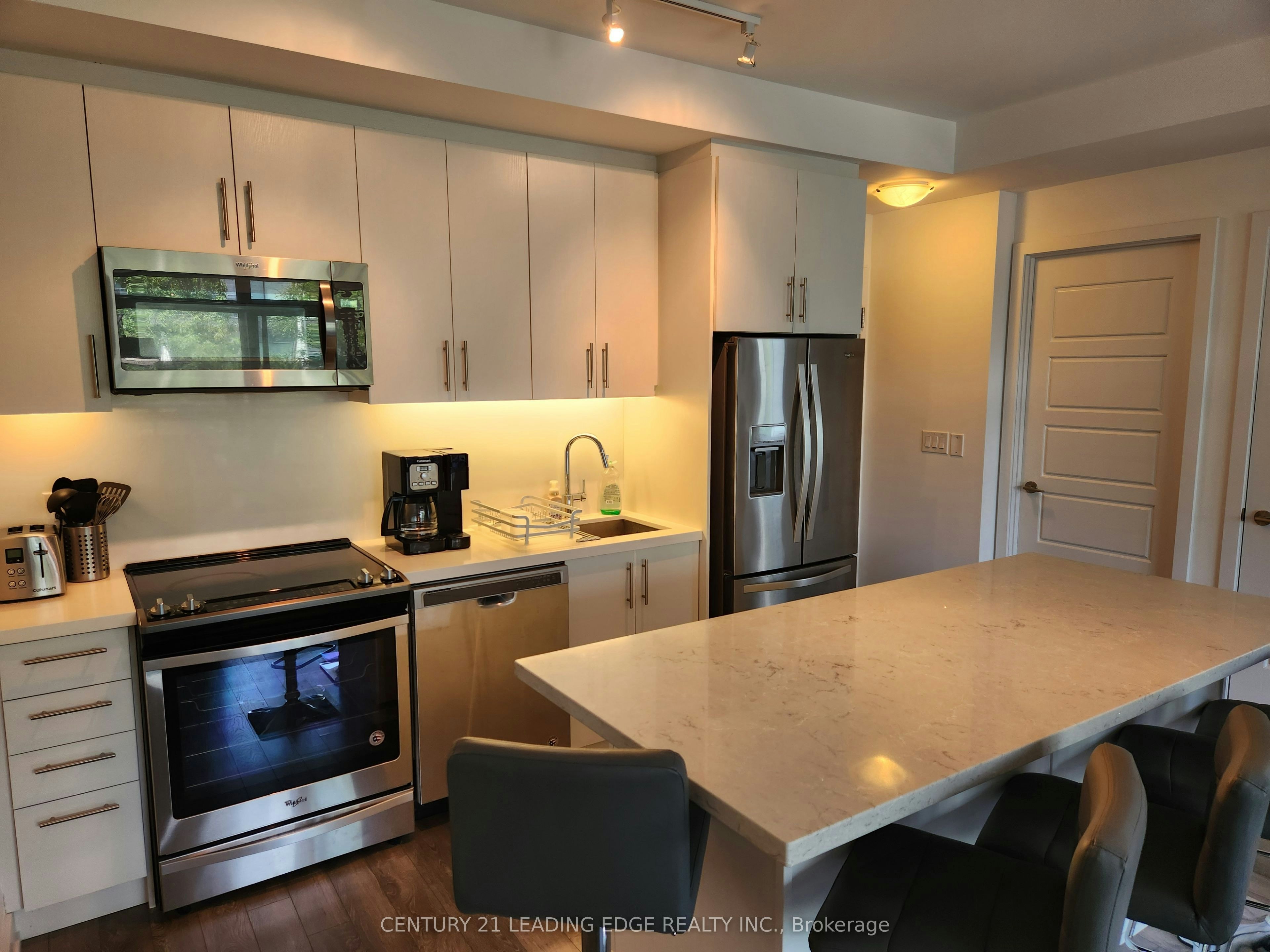 207-301 Sea Ray Avenue, Innisfil, ON, L9S 0L9 - 3