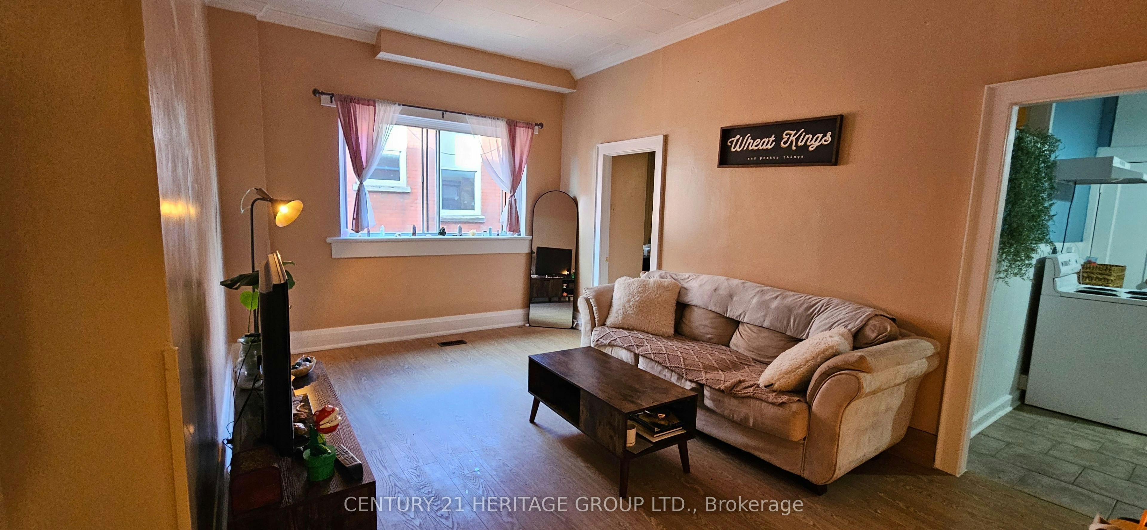 4-201A Main Street S, Newmarket, ON, L3Y 1R1 - 2