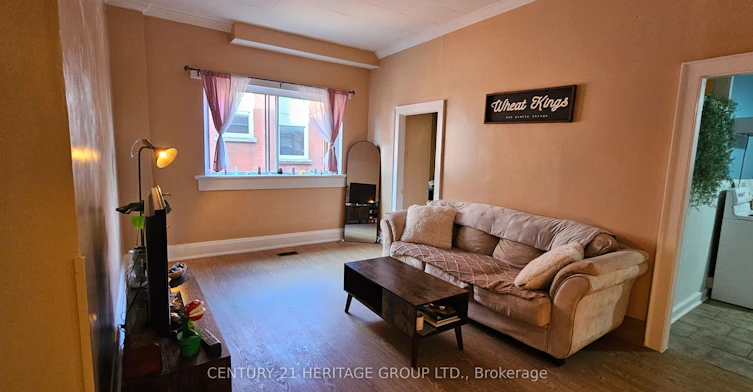 4-201A Main Street S, Newmarket, ON, L3Y 1R1 - 2