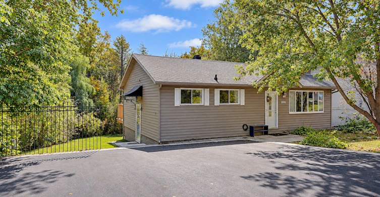Basement-1006 Elgin Street, Newmarket, ON, L3Y 3C1