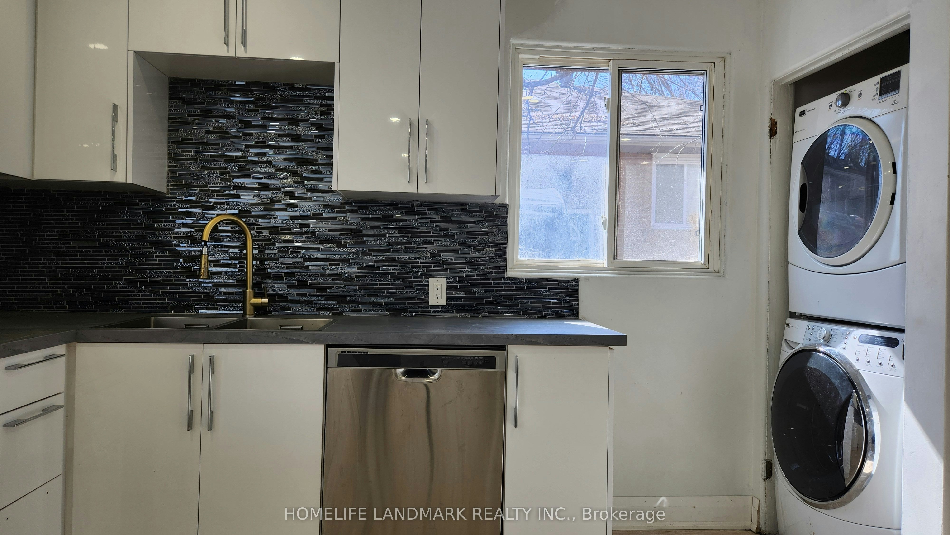 235 Penn Avenue, Newmarket, ON, L3Y 2S4 - 2