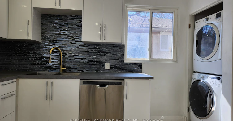 235 Penn Avenue, Newmarket, ON, L3Y 2S4 - 2