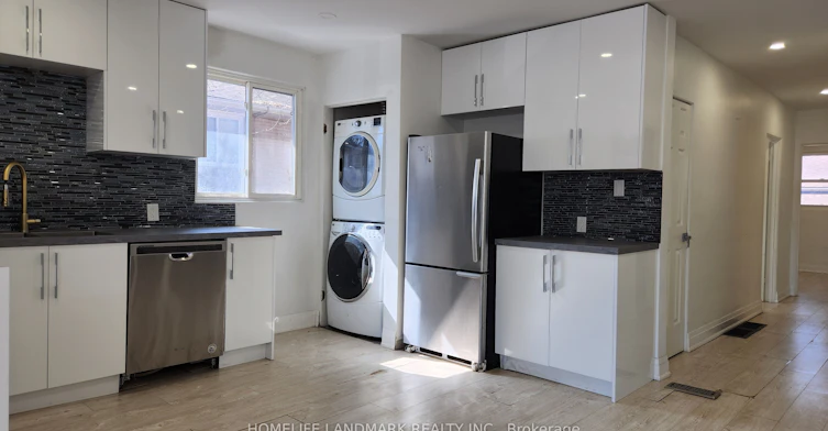 235 Penn Avenue, Newmarket, ON, L3Y 2S4