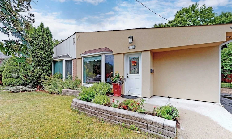 64 Lindsay Avenue