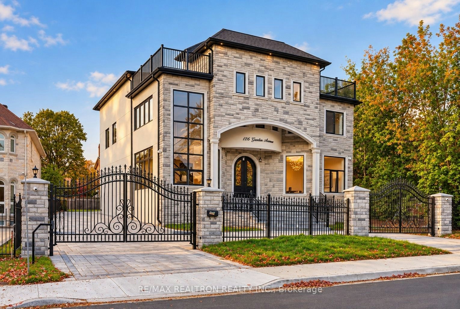 126 Garden Avenue, Richmond Hill, ON, L4C 6M1