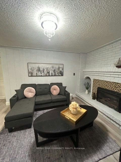 77 Garden Avenue, Richmond Hill, ON, L4C 6L6 - 2