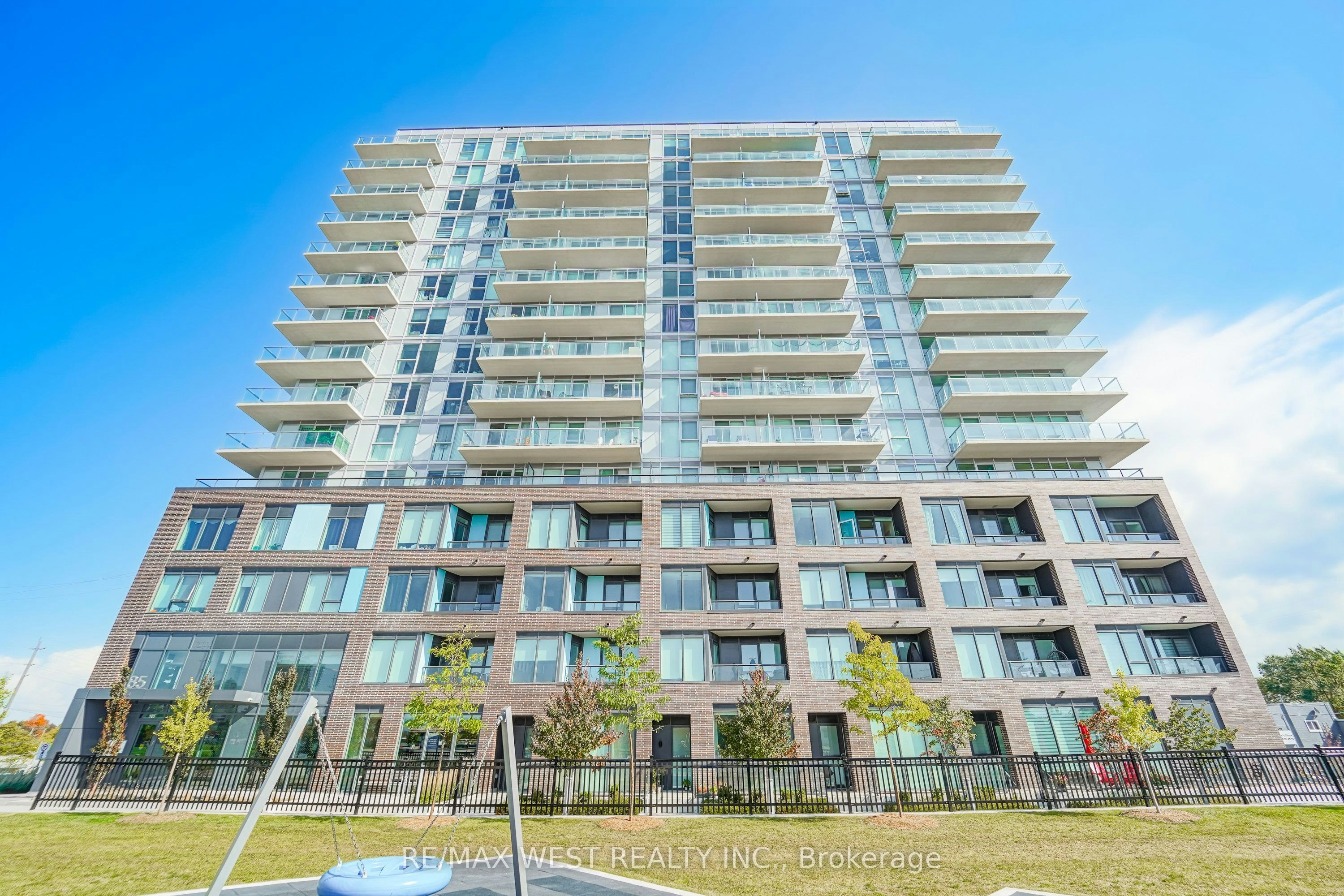 1103-185 Deerfield Road, Newmarket, ON, L3Y 0G7