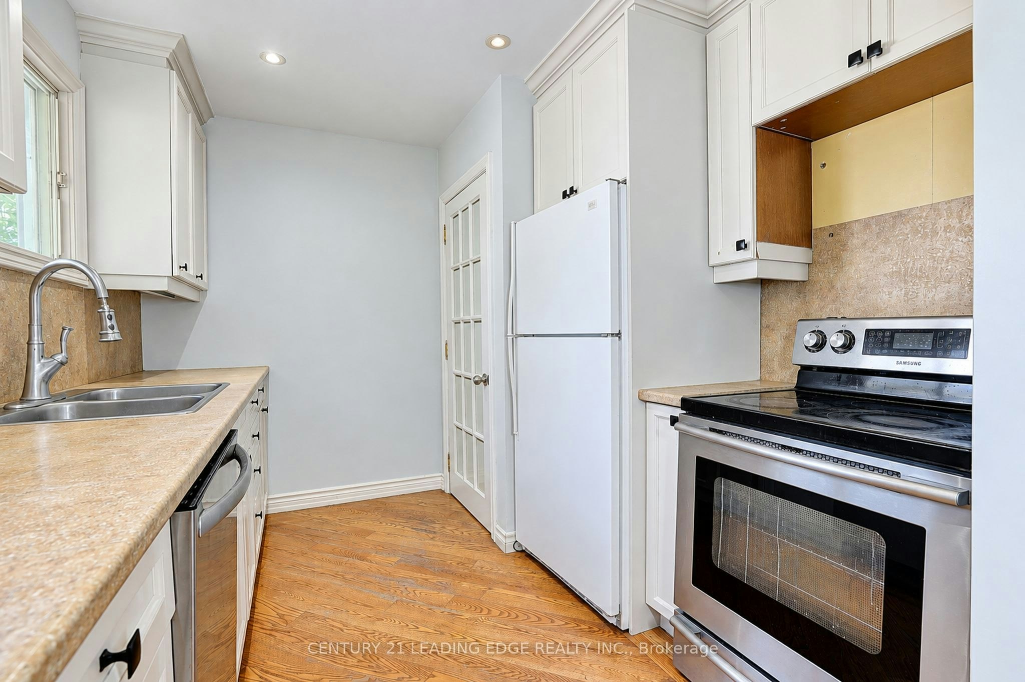 Main Flr-1006 Elgin Street, Newmarket, ON, L3Y 3C1 - 12