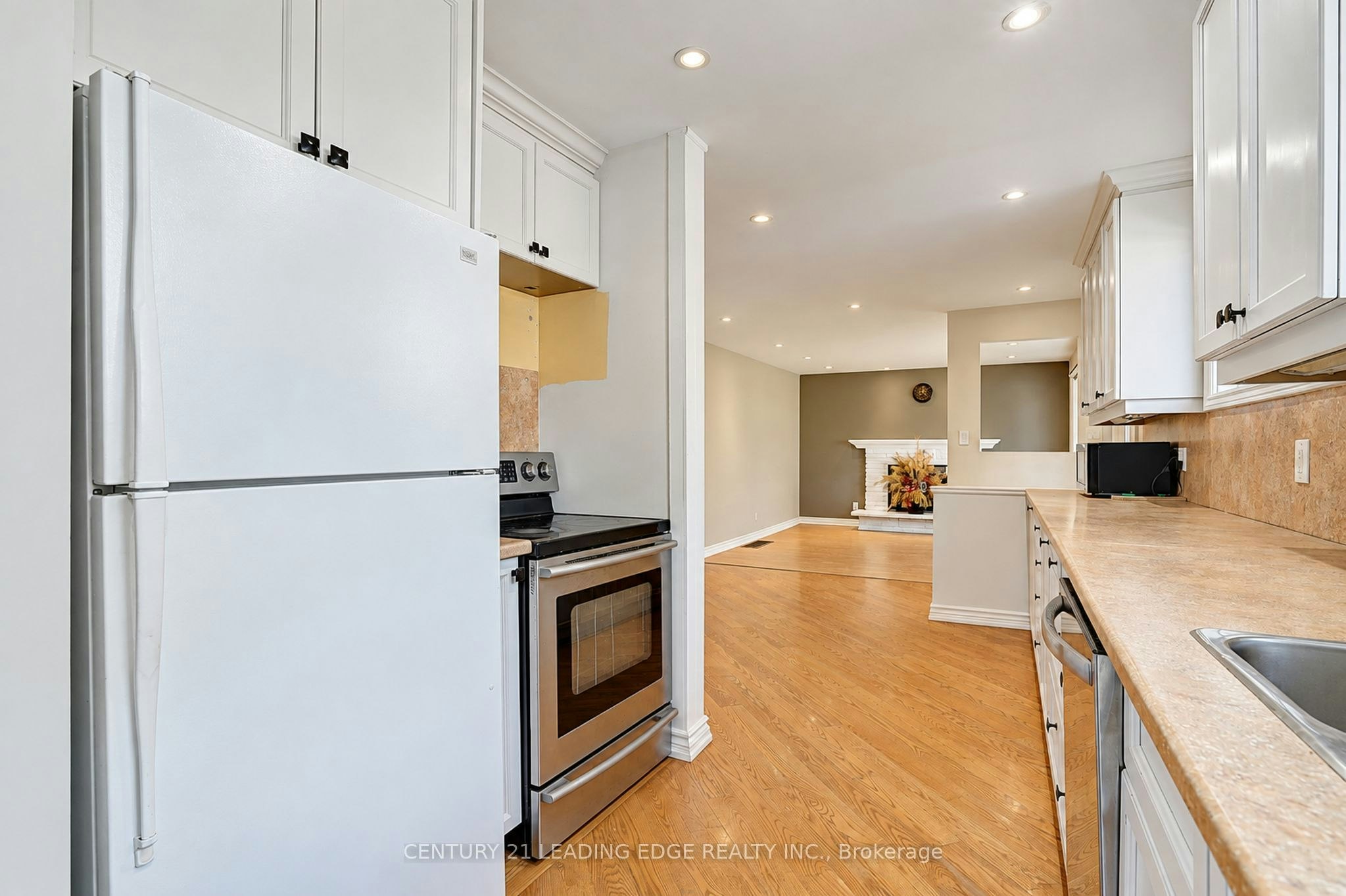 Main Flr-1006 Elgin Street, Newmarket, ON, L3Y 3C1 - 14
