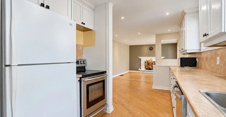 Main Flr-1006 Elgin Street, Newmarket, ON, L3Y 3C1 - 14